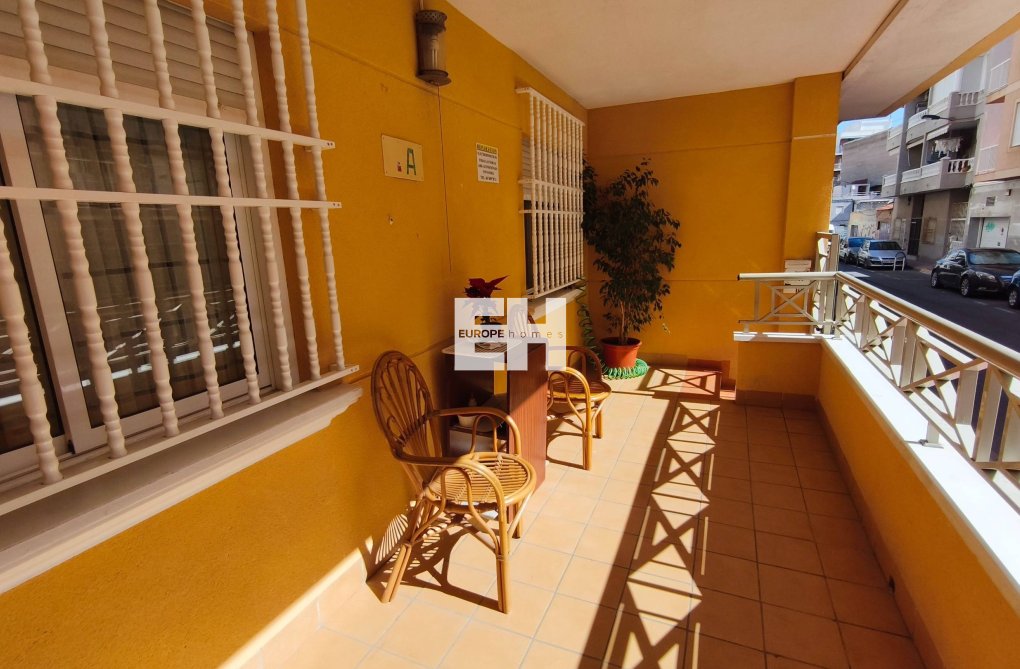 Segunda mano - Apartamento  - Torrevieja - Estacion De Autobuses