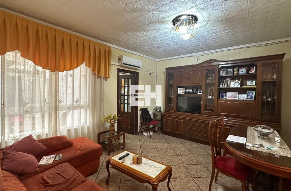 Segunda mano - Apartamento  - Torrevieja - Estacion De Autobuses