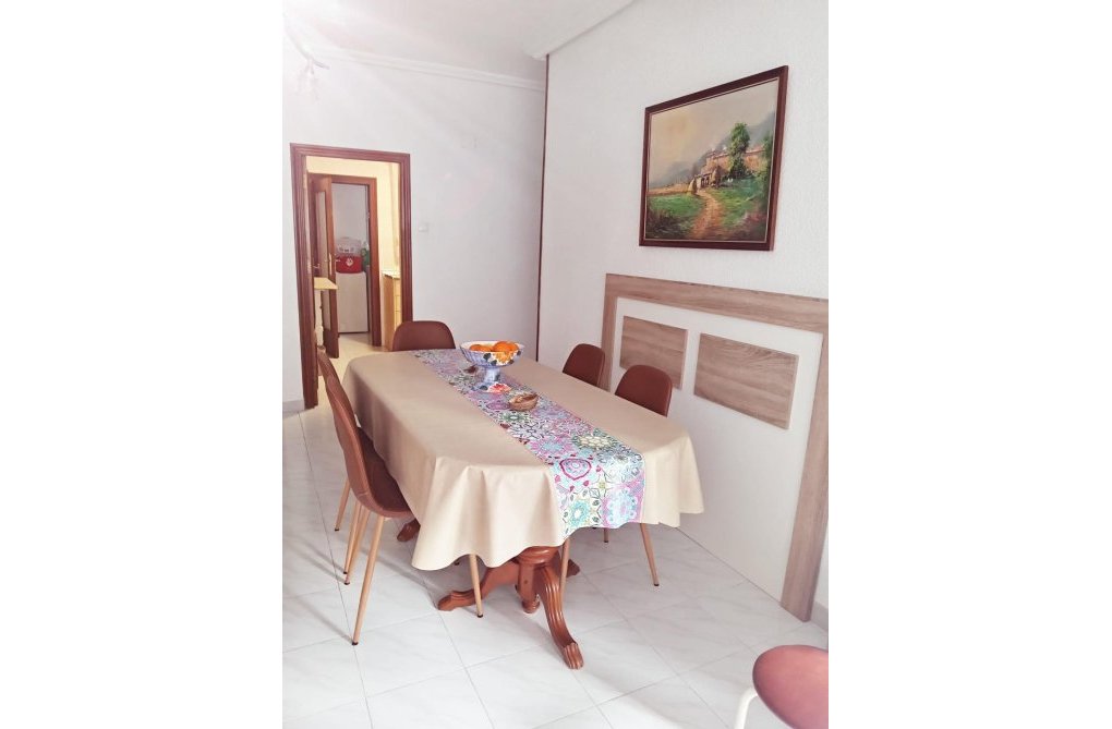 Segunda mano - Apartamento  - Torrevieja - Estacion De Autobuses