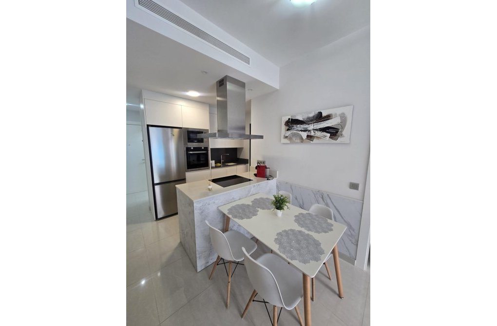 Segunda mano - Apartamento  - Torrevieja - Estacion De Autobuses