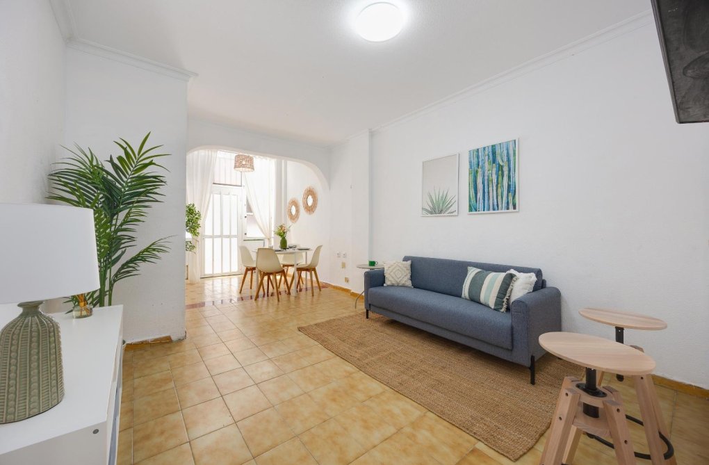 Segunda mano - Apartamento  - Torrevieja - Estacion De Autobuses