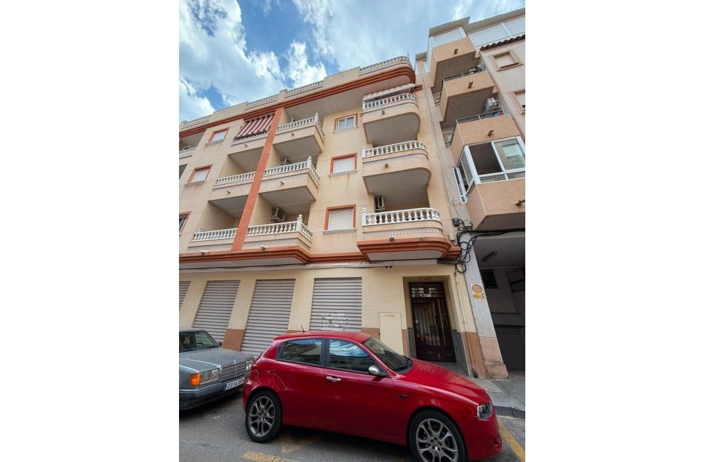 Segunda mano - Apartamento  - Torrevieja - Estacion De Autobuses