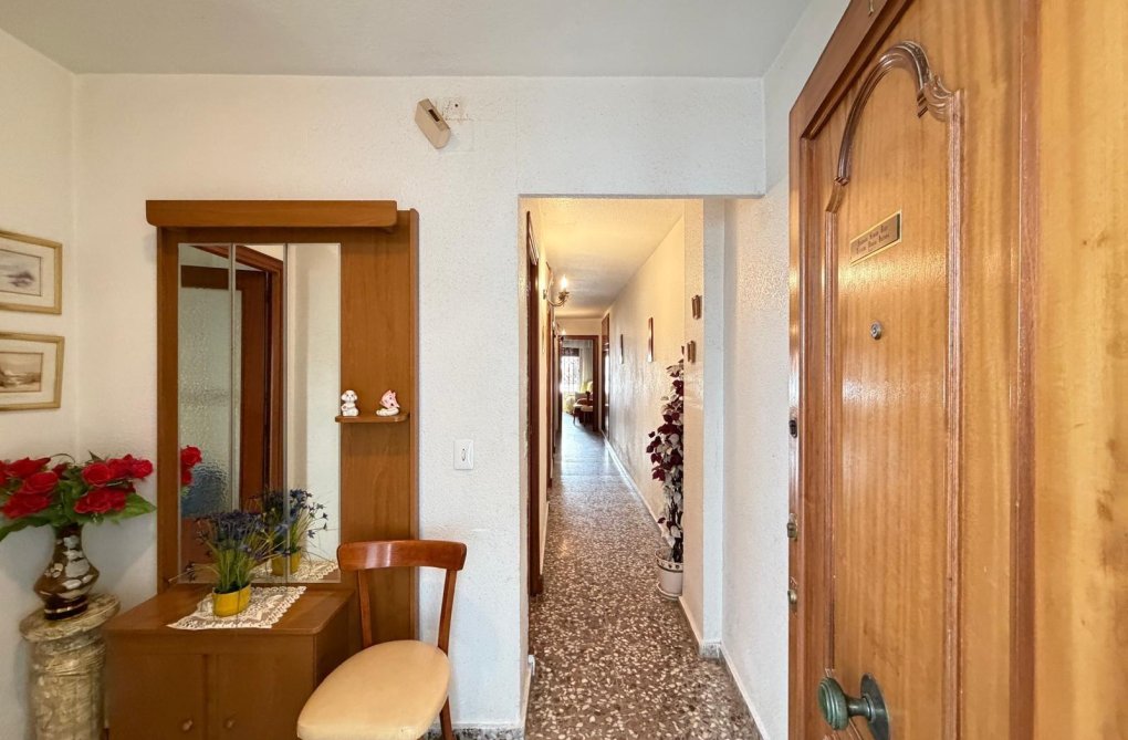 Segunda mano - Apartamento  - Torrevieja - Las Piscinas Naturales