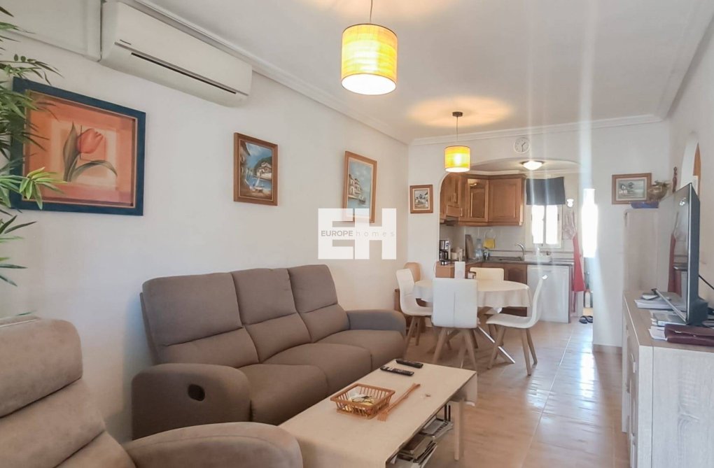 Segunda mano - Apartamento  - Torrevieja - Parque Acuático - Sector 25