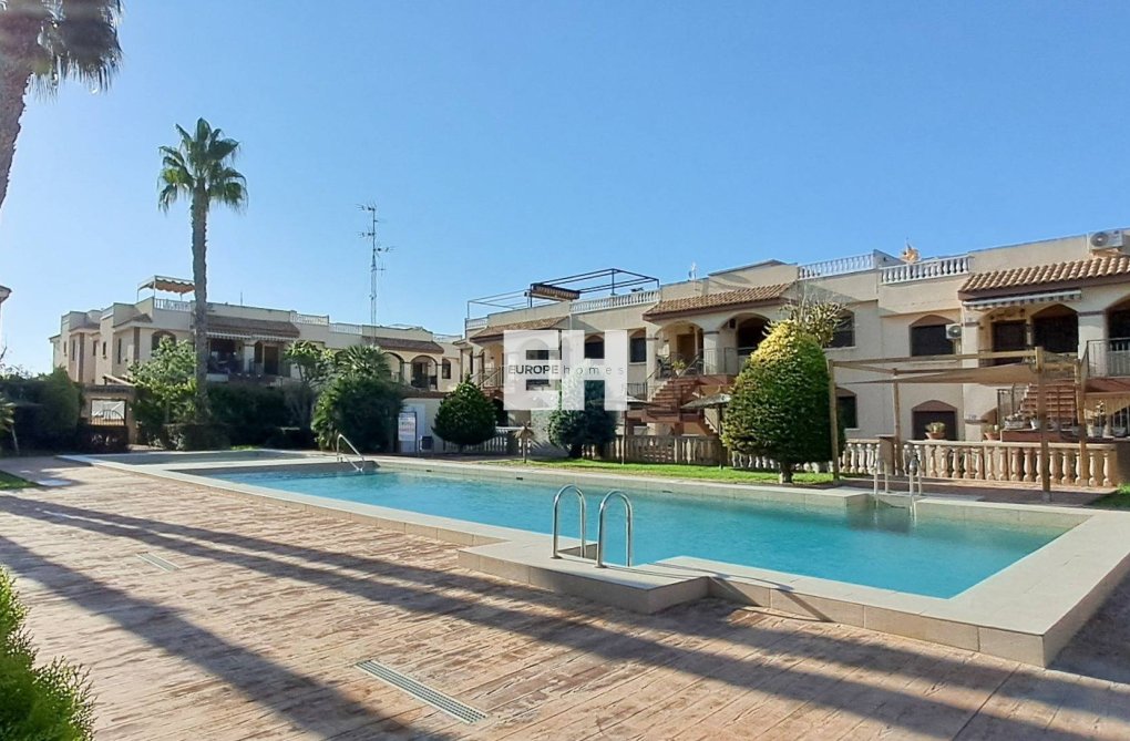 Segunda mano - Apartamento  - Torrevieja - Parque Acuático - Sector 25