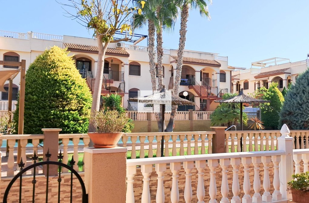 Segunda mano - Apartamento  - Torrevieja - Parque Acuático - Sector 25