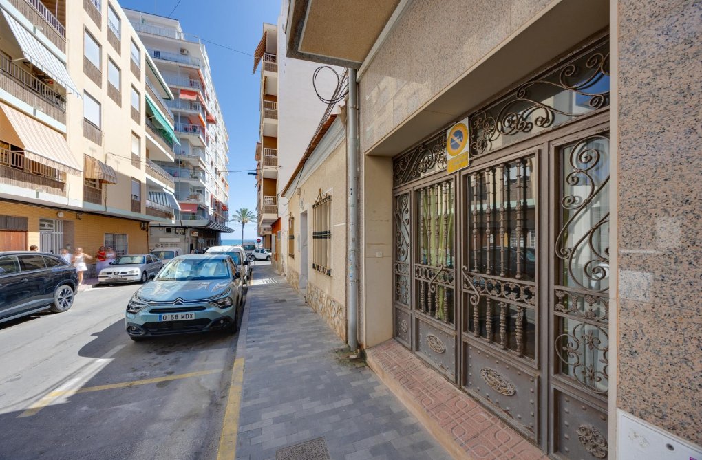 Segunda mano - Apartamento  - Torrevieja - Paseo Maritimo
