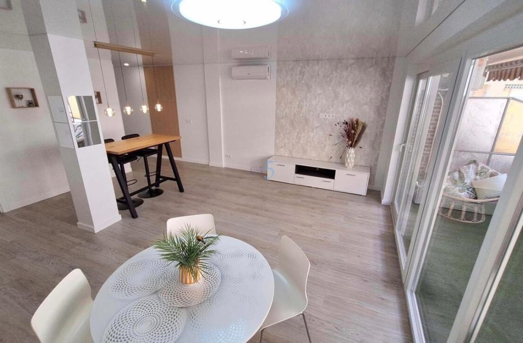 Segunda mano - Apartamento  - Torrevieja - Playa Acecion