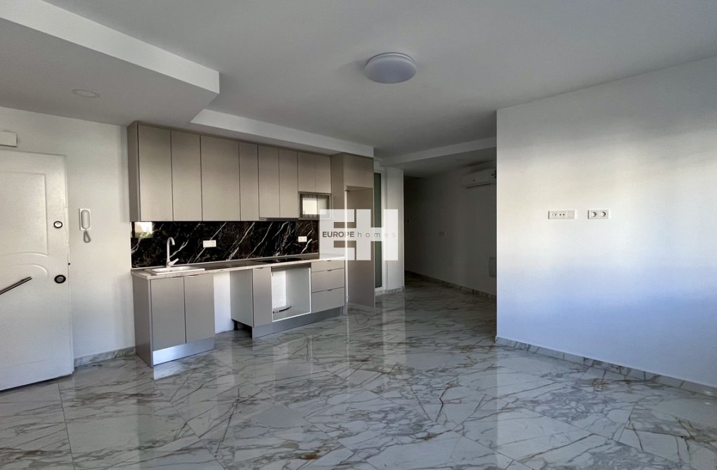 Segunda mano - Apartamento  - Torrevieja - PLAYA LOS LOCOS