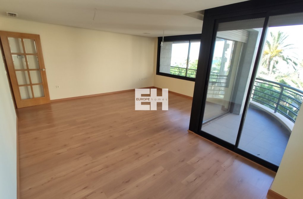 Segunda mano - Apartamento  - Torrevieja - Puerto