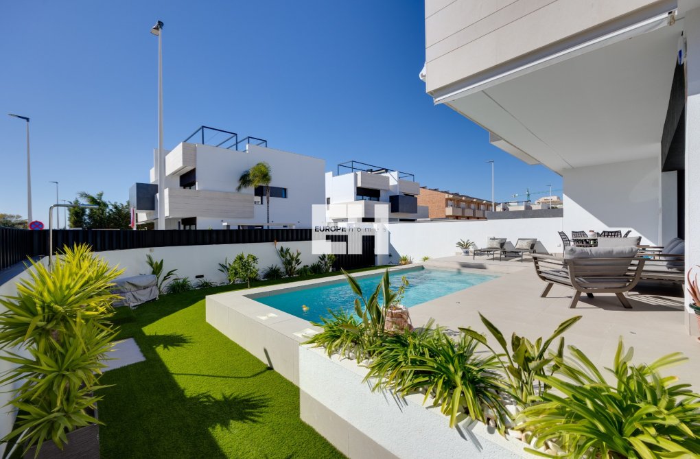Segunda mano - Bungalow - Pilar de la Horadada - Costa Blanca
