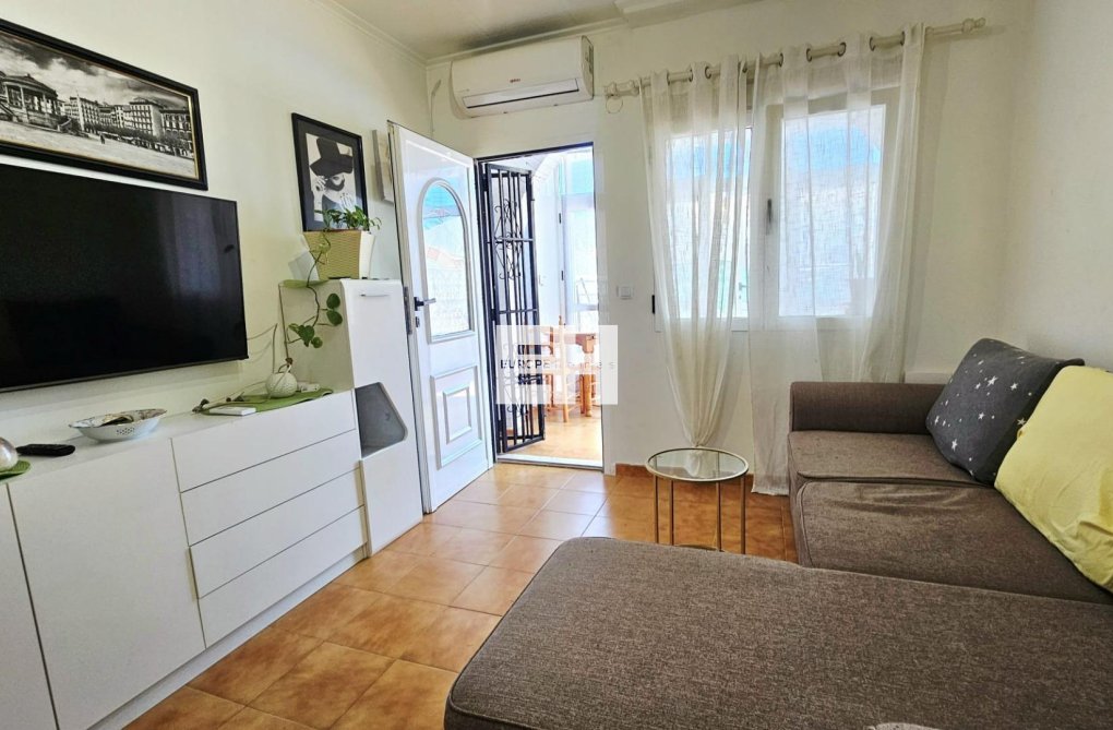 Segunda mano - Bungalow - Torrevieja - Nueva Torrevieja