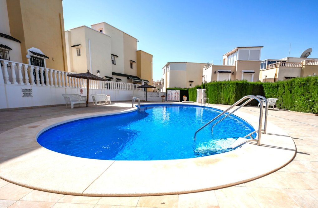 Segunda mano - Semi Detached - Los Altos - Res Valle de los pinos