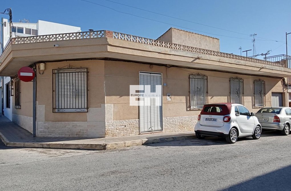 Segunda mano - Semi Detached - Los Montesinos - PUEBLO CENTRO