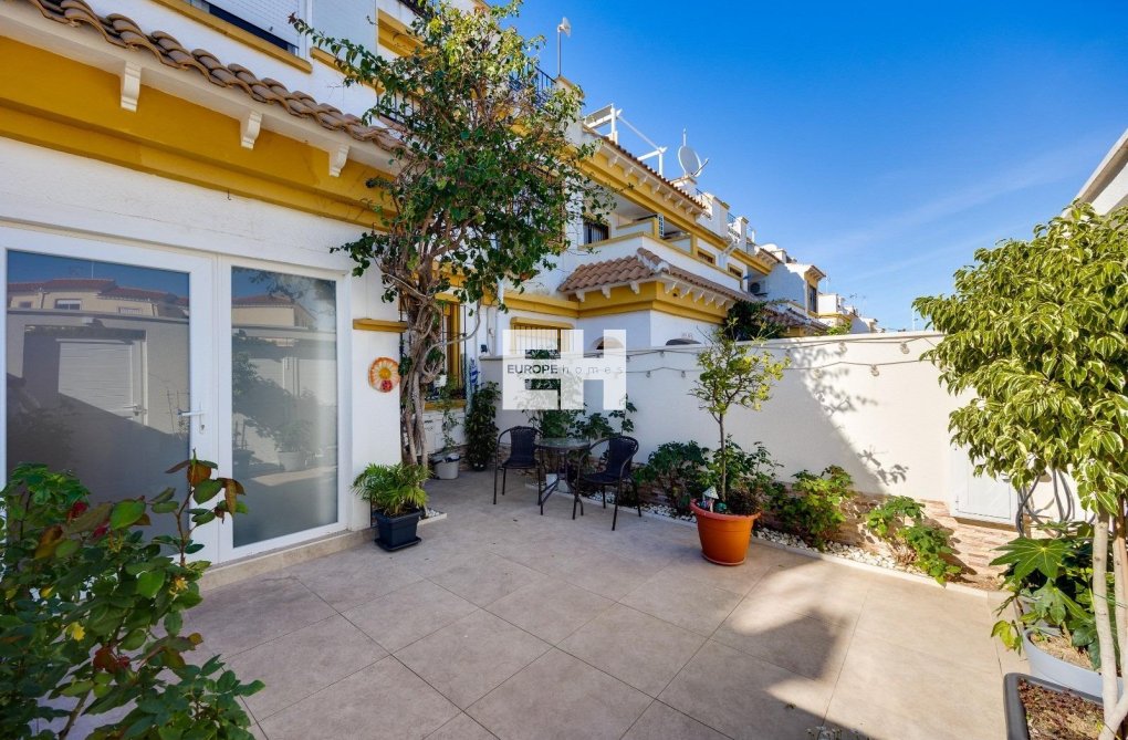 Segunda mano - town house - Torrevieja - Aguas Nuevas