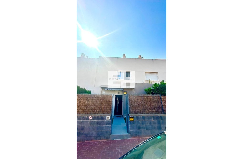 Segunda mano - town house - Torrevieja - Aguas Nuevas
