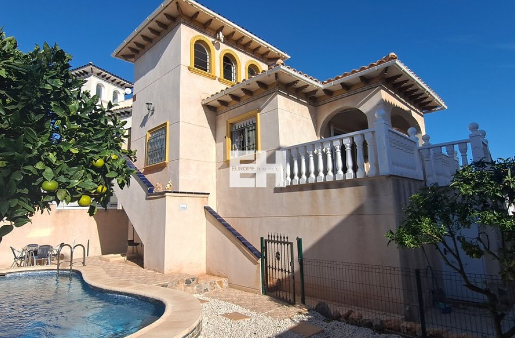 Segunda mano - villa - La Zenia - Costa Blanca