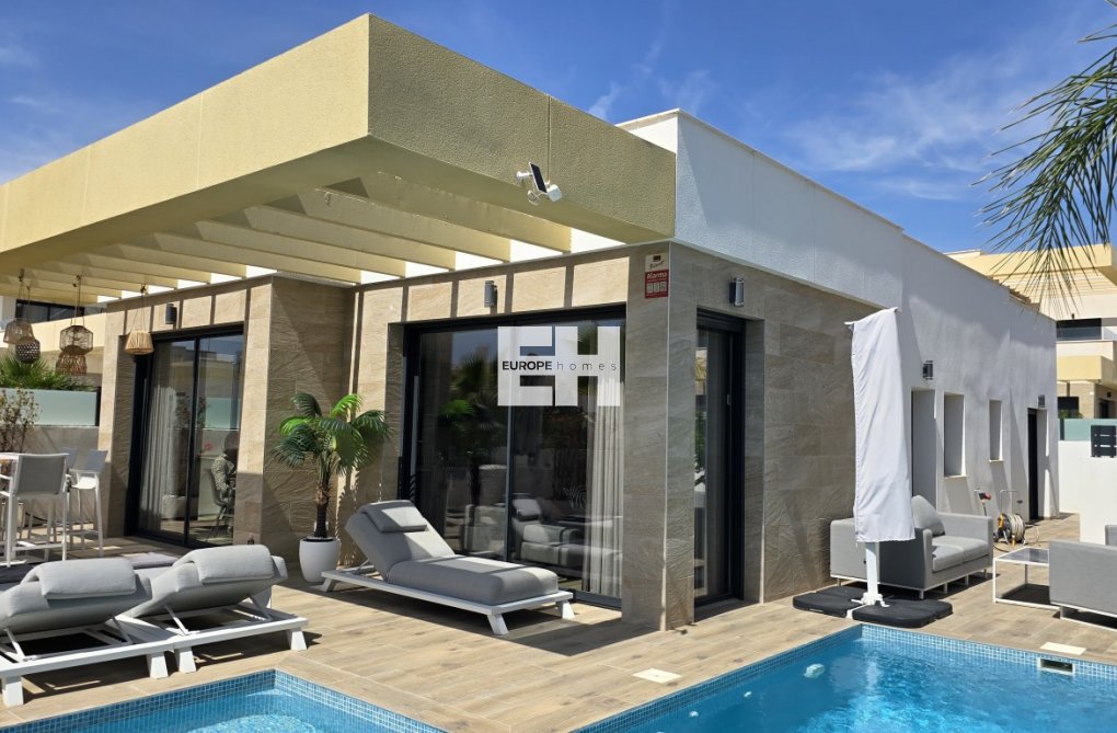 Segunda mano - villa - Los Montesinos - Costa Blanca