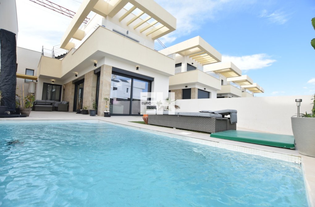 Segunda mano - villa - Los Montesinos - Costa Blanca