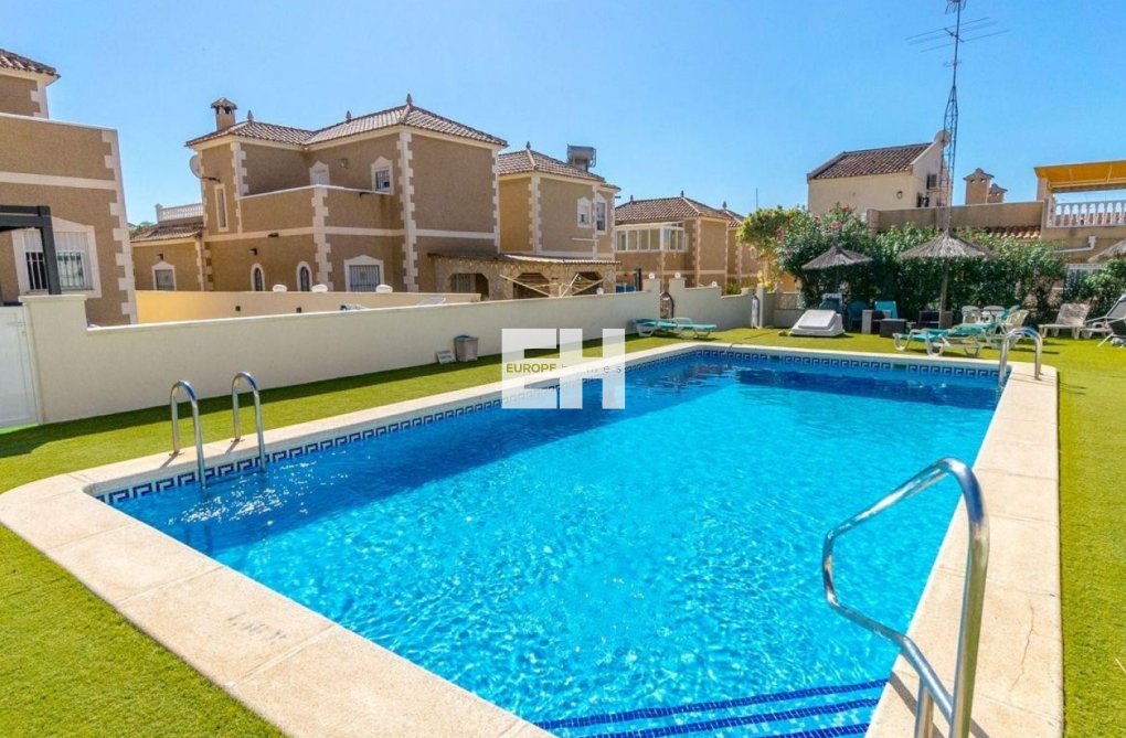 Segunda mano - villa - Orihuela Costa - Costa Blanca