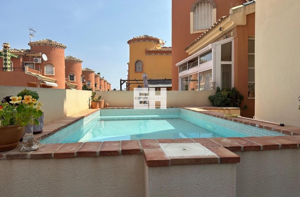 Segunda mano - villa - Orihuela Costa - Playa Flamenca