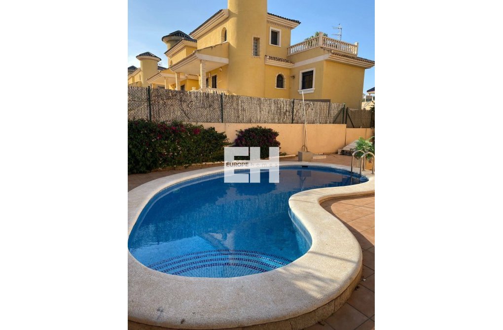 Segunda mano - villa - Orihuela Costa - Villamartín-las Filipinas