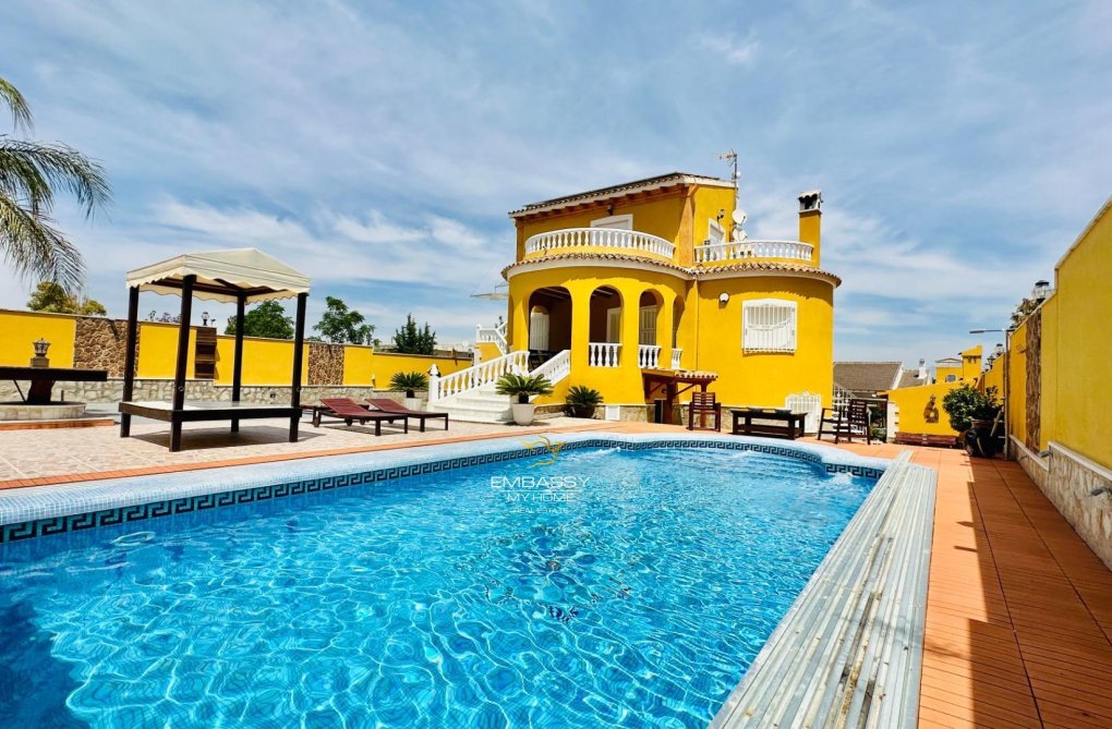 Segunda mano - villa - Orihuela - Urb. Montepinar