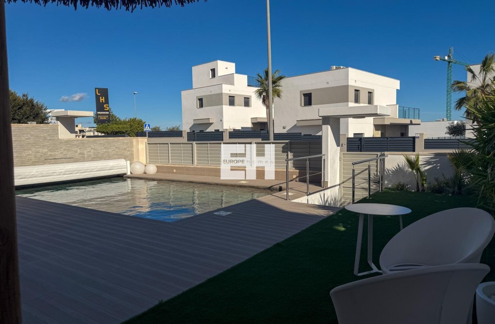 Segunda mano - villa - San Miguel de Salinas - Bellavista