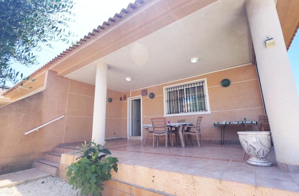 Segunda mano - villa - Torrevieja - Aguas Nuevas