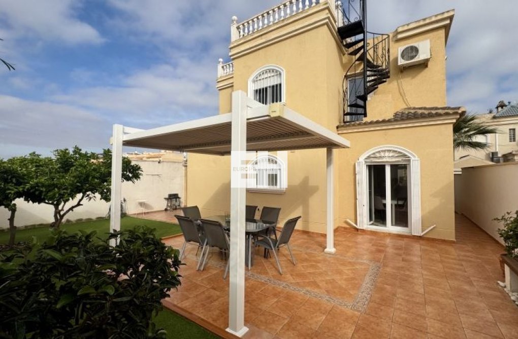 Segunda mano - villa - Torrevieja - Costa Blanca