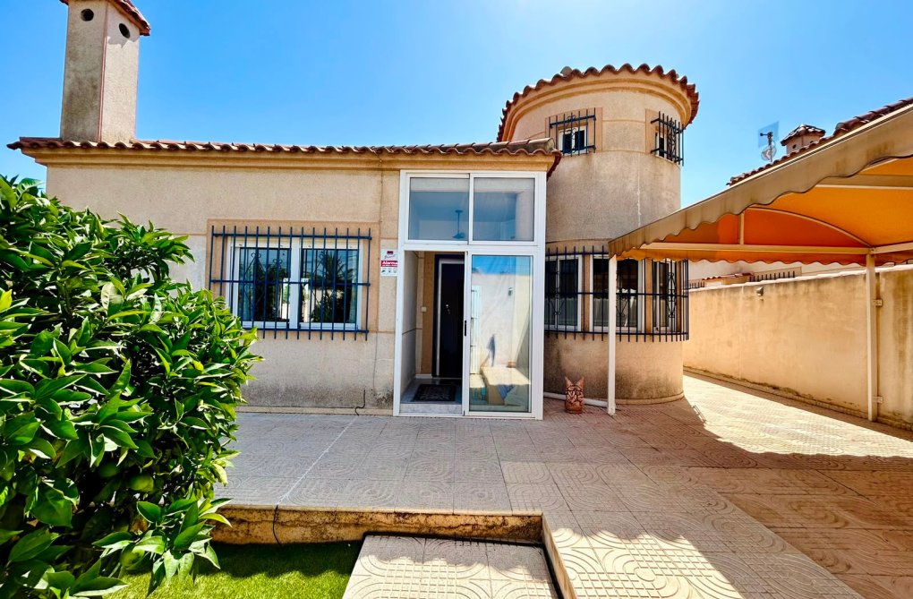Segunda mano - villa - Torrevieja - Costa Blanca