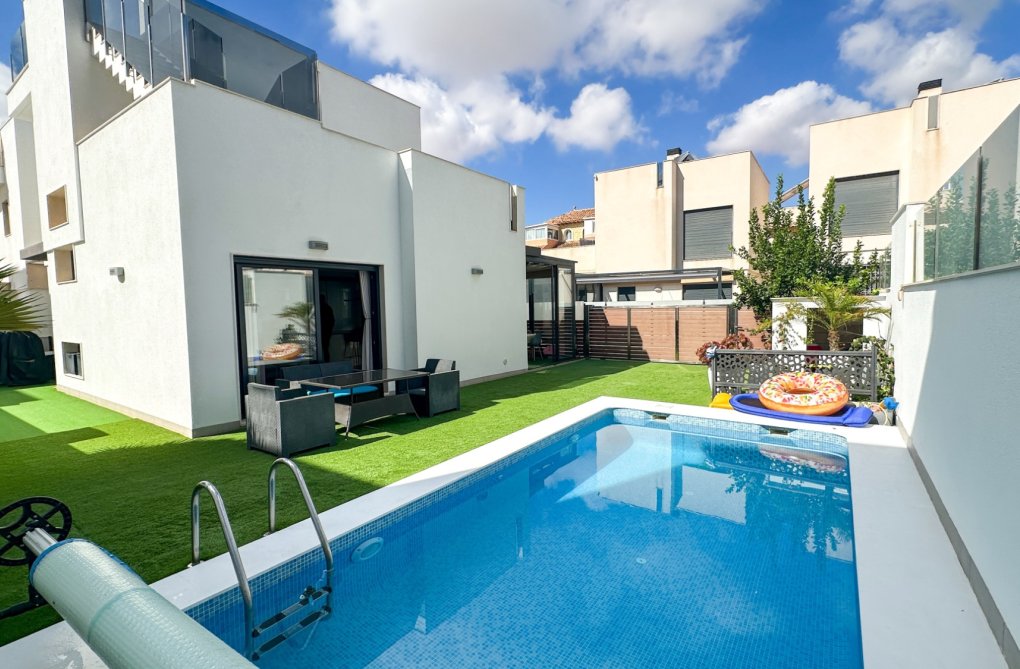 Segunda mano - villa - Torrevieja - Costa Blanca