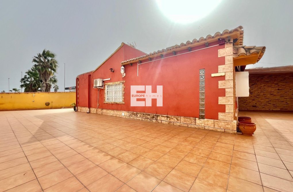 Segunda mano - villa - Torrevieja - Los Balcones - Los Altos Del Edén