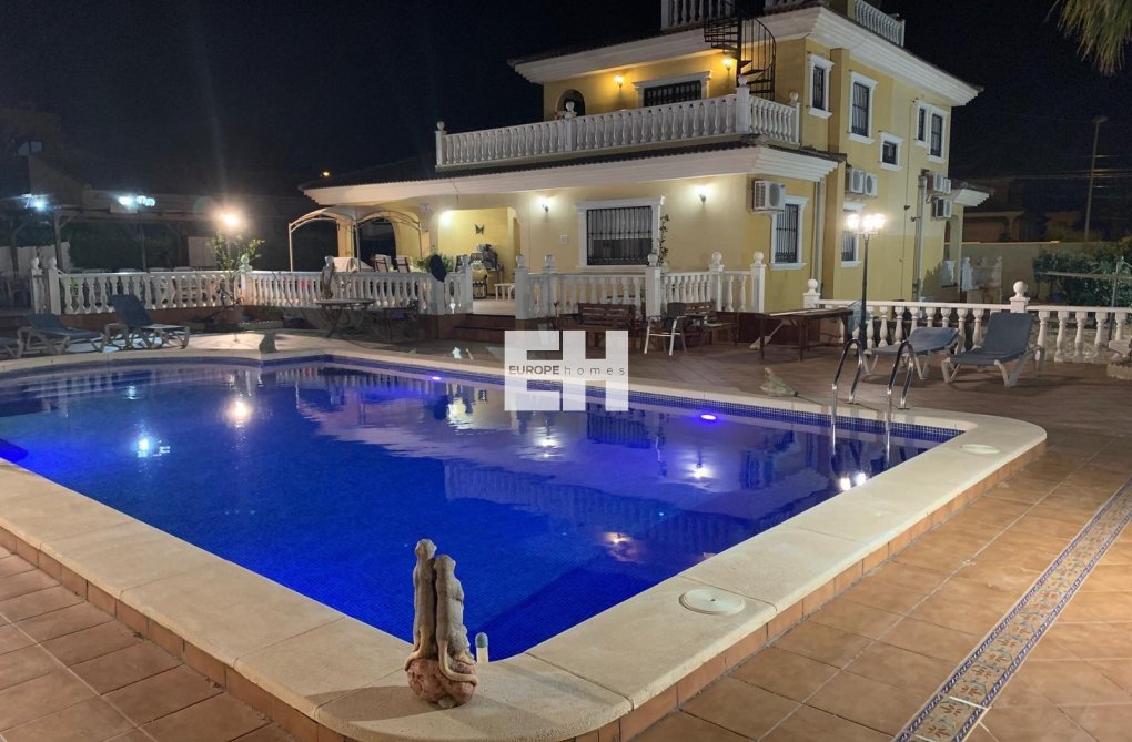 Segunda mano - villa - Torrevieja - Los Balcones - Los Altos Del Edén