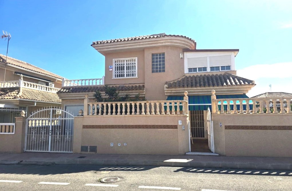 Segunda mano - villa - Torrevieja - Los Balcones - Los Altos Del Edén