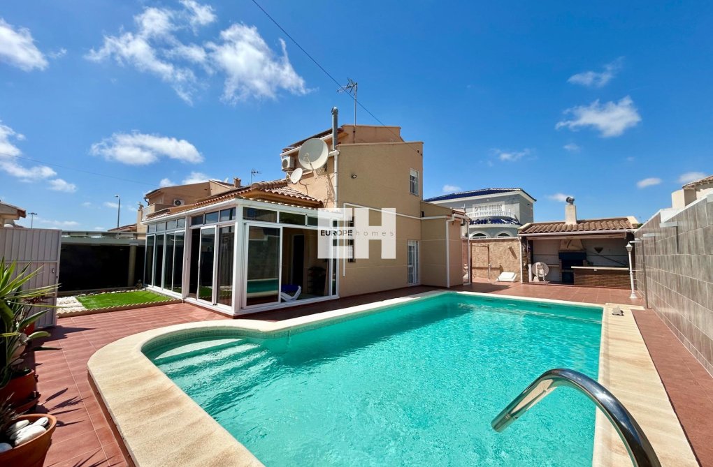 Segunda mano - villa - Torrevieja - San Luis