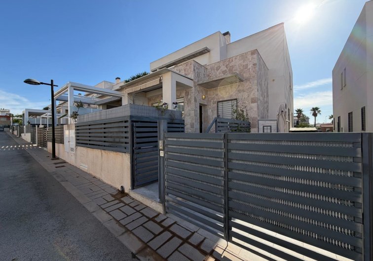 town house - Herverkoop - Torrevieja - Aguas Nuevas