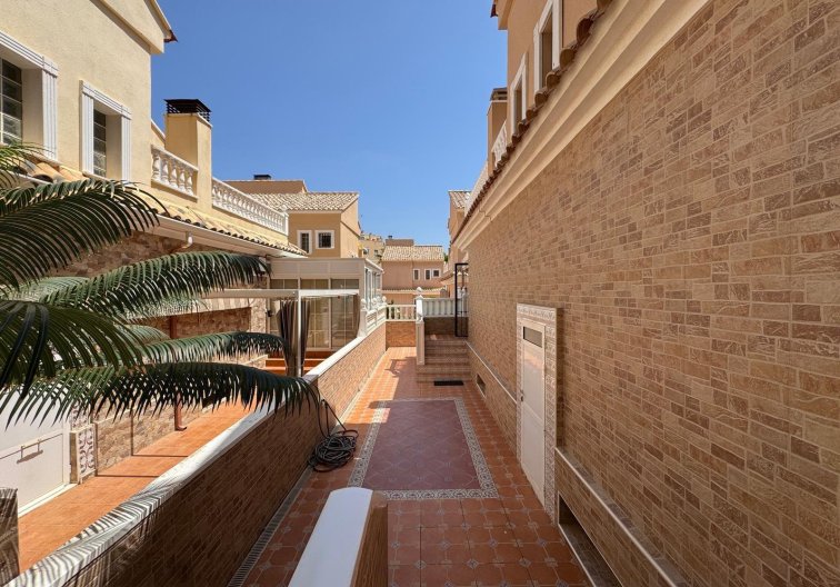 town house - Resale - Guardamar del Segura - Urbanizaciones