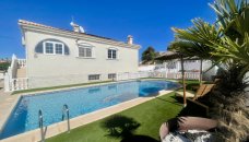 villa - Herverkoop - Urb. La Marina - EH-80488