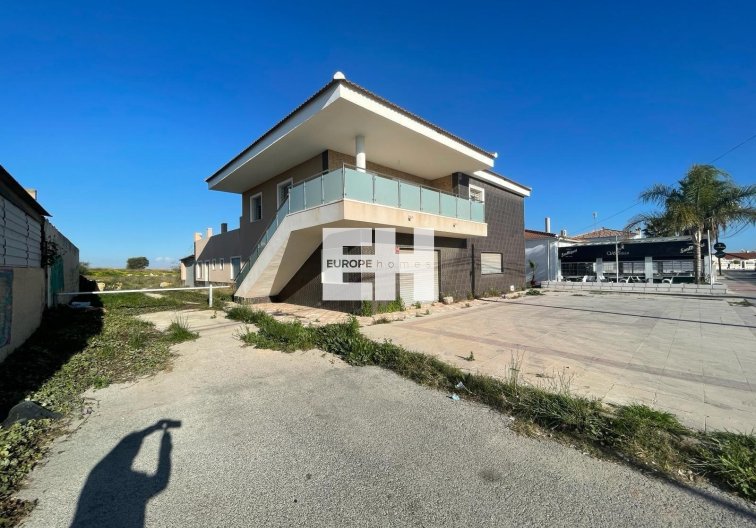 villa - Resale - Torrevieja - La Siesta - El Salado - Torreta