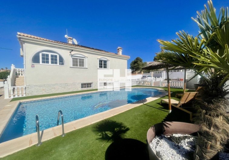 villa - Segunda mano - Urb. La Marina - Inland