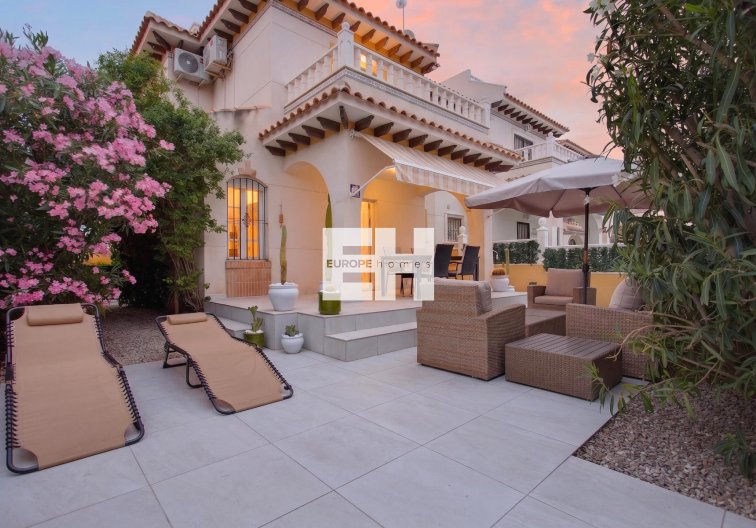 villa - Wiederverkauf - Orihuela Costa - Costa Blanca