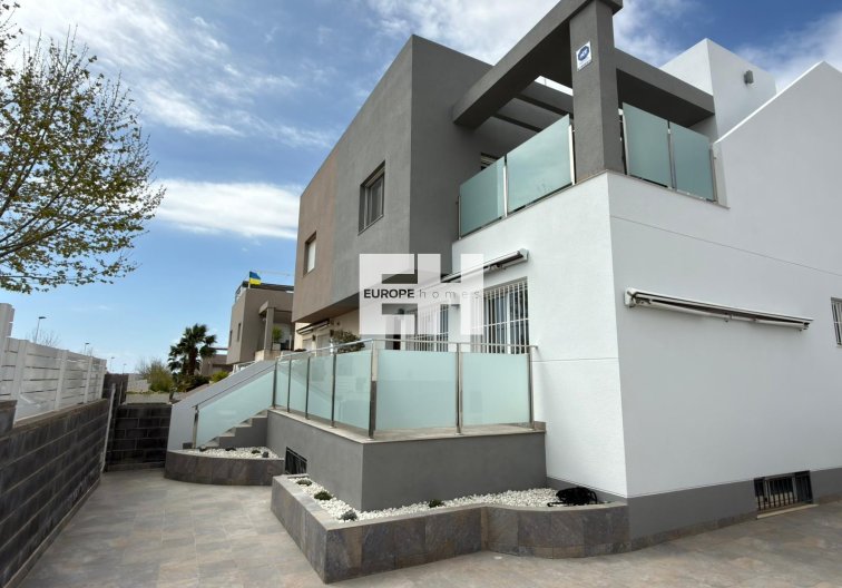 villa - Wiederverkauf - Torrevieja - Costa Blanca