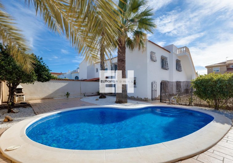 villa - Wiederverkauf - Torrevieja - La Siesta - El Salado - Torreta