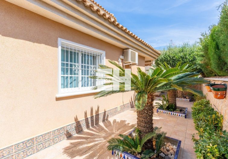 villa - Wiederverkauf - Torrevieja - Los Balcones - Los Altos Del Edén