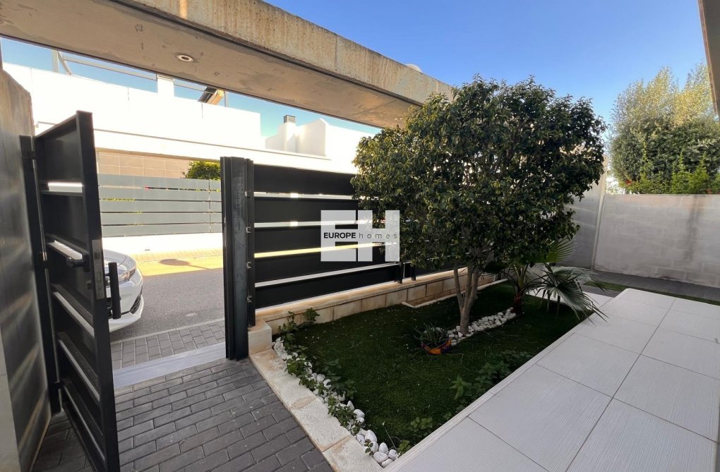 Wiederverkauf - villa - Orihuela Costa - Lomas de Cabo Roig