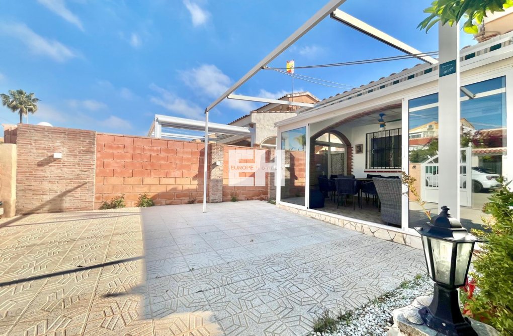 Wiederverkauf - villa - Orihuela Costa - Los Almendros-la Florida