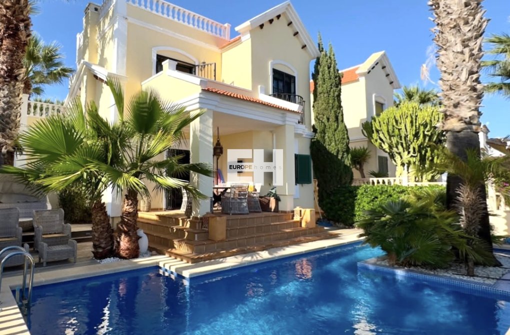 Wiederverkauf - villa - Orihuela Costa - Los Doses