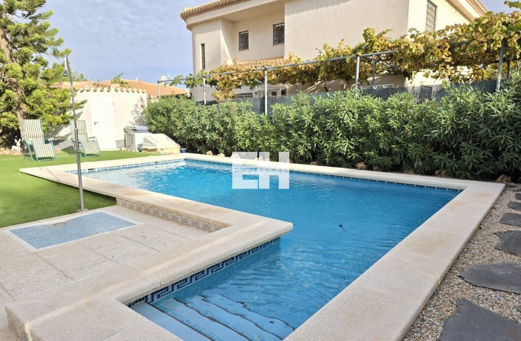 Wiederverkauf - villa - Orihuela Costa - Playa Flamenca