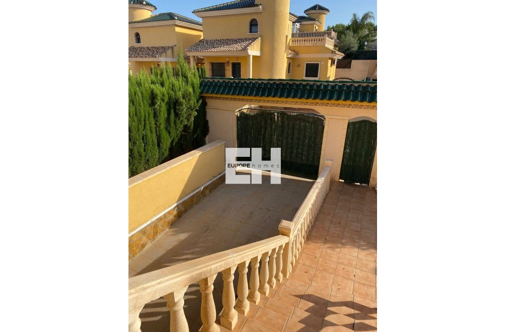 Wiederverkauf - villa - Orihuela Costa - Villamartín-las Filipinas